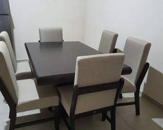 Muy bien ubicada, a 5 minutos del centro de cuatrocienegas y los viñedos. - Cuatrociénegas de Carranza - Dining room