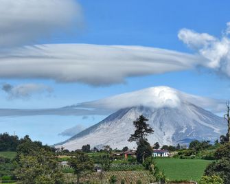 Nachelle Homestay - Berastagi - Außenansicht