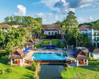 Tawa Ravadee Resort - Si Maha Phot - Piscina