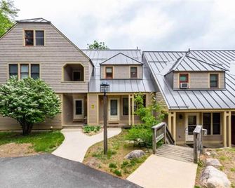 Spacious Condo steps from Mt. Cranmore - North Conway - Building