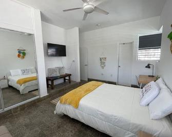 Boho chic & cozy apartment near Hato Rey Banking area with solar panels. - San Juan - Bedroom