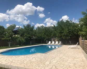 Chez Yvette - Garrni - Pool