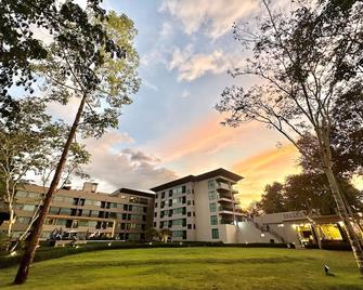 River Tree Resort - Chiang Khan - Building