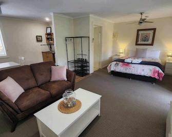 Riesling Trail and Clare Valley Cottages - Clare