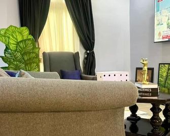 Wine House, Maitama, Abuja - Abuja - Living room