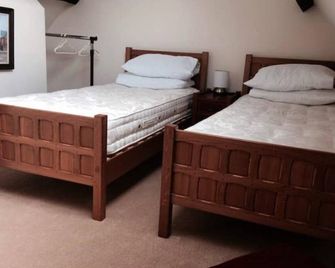 Porter's lodge by heritage Railway line (adjoining Station House) - Llangollen - Bedroom