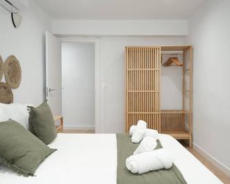 Ronda Suites junto estación tren y hospitales - Granada - Bedroom