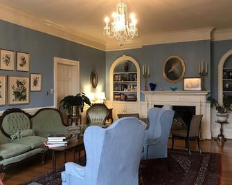 111 Year old Mansion - Clifton Forge - Lounge