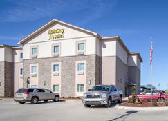 MainStay Suites Meridian - Meridian - Rakennus