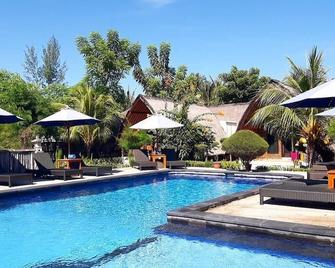 Sandy Beach Bungalows - Pemenang - Pool