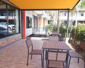 Sjk Boutique Hotel - Loei - Patio
