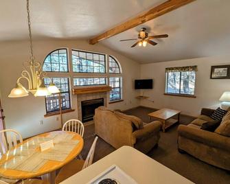 Northwoods Cabins - Pinetop-Lakeside - Living room