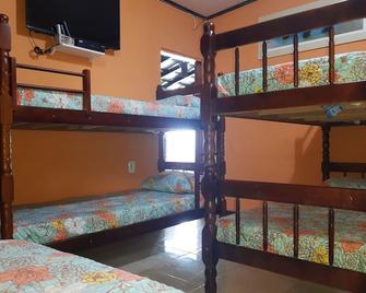 Comfortable home, beachfront, air conditioning, kayaks and more. - Vila do Abraao - غرفة نوم