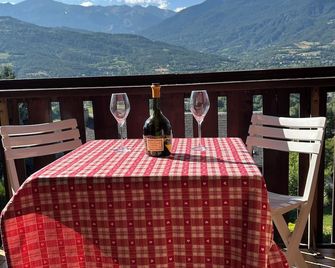 Appartement F2 Avec Large Balcon - Embrun - Balkon