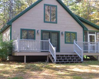 Tranquil And Peaceful Vacation Getaway Just Waiting To Welcome You - Bristol - Building