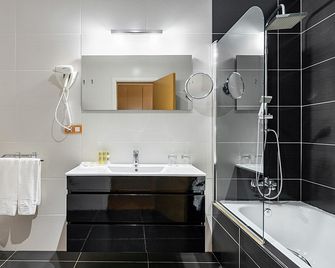 Eurostars Monumento Monasterio de San Clodio Hotel - Leiro - Baño