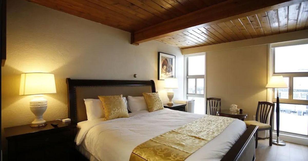 Grizz Hotel from 69. Revelstoke Hotel Deals & Reviews KAYAK