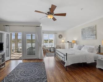 Waterfront Views & Boat Slip, Blackwell Point #B - Oriental - Bedroom