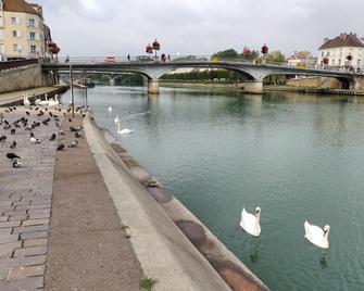 Charming 2 rooms just minutes from Disneyland. - Lagny-sur-Marne - Piscine
