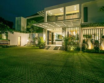 The Diana Suite - Kuta - Building