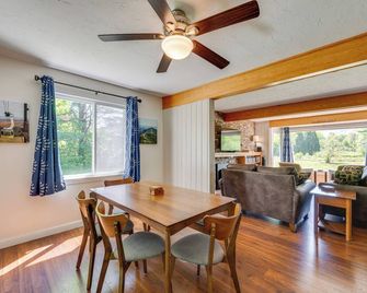 Peaceful and Private Franconia Home by Cannon! - Franconia - Dining room