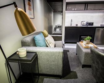 Park Hotel - Auckland - Living room