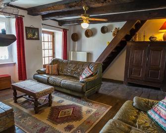 Gîte Enzo - Sauveterre-de-Rouergue - Sala de estar