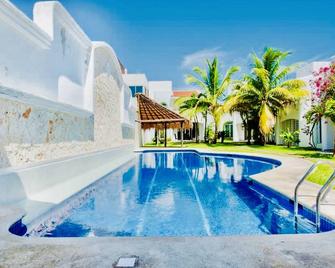 Deluxe Jacuzzi Balcony Room With Swimming Pool Air Conditioning and Parking - Playa del Carmen - Pool