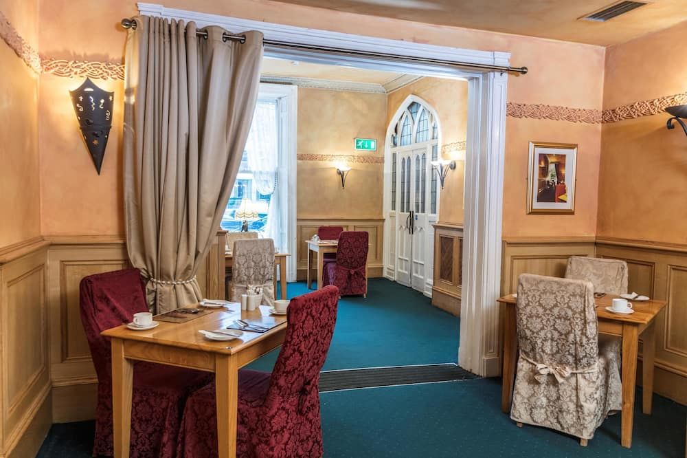 لاندزداوني هوتل