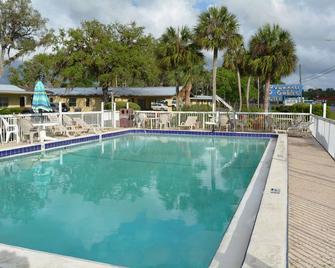 Suwannee Gables Motel and Marina - Old Town - Pool