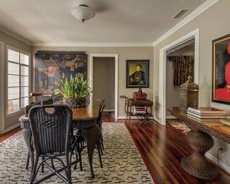 Ojai Designer Cottage, a Monthly Guest Rental - Ojai - Dining room