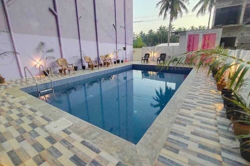 إيهب بي يفن فيلا - بودوتشيري - حوض السباحة