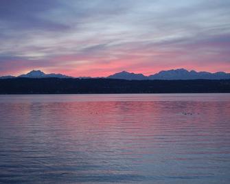 Long Term Discount! Pet Friendly Home W/Fenced Yard! - Bremerton - Outdoors view
