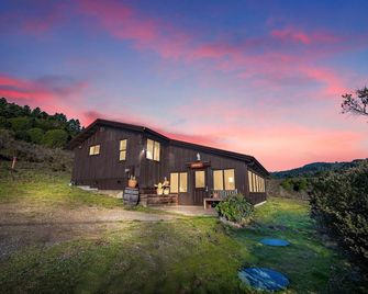 The Limantour Lodge-Sleeps 50! - Point Reyes Station - Building