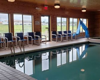 AmericInn by Wyndham Mauston - Mauston - Piscina