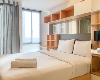 Nice Studio Room At Tokyo Riverside Pik 2 Apartment By Travelio - Sepatan - Habitación