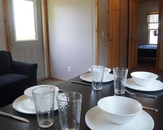 Lakeside Cabin Escape | Pine Lake Fun & Outdoor Activities for Families - Pittsfield - Jídelna