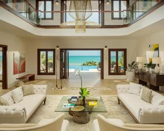 Stunning spacious luxurious new 10 bedroom villa with private beach - Whitehouse - Living room
