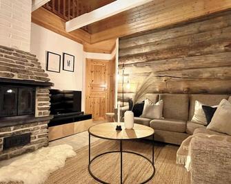 Nilimukka log cabin near Levi center - Levi - Living room