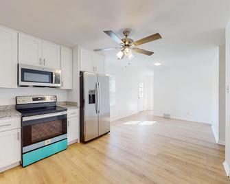Centrally Located 3 bed 1 bath - Lebanon - Cocina