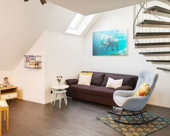 Ferienwohnung Maisonette am See - رادولفزيل - غرفة معيشة