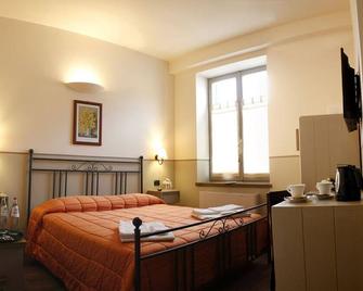 Hotel Da Benito - Norcia - Schlafzimmer