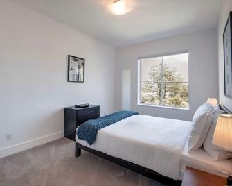 Classic Potrero Hill 3BR w/ Balcony, near Breweries, by Blueground - San Francisco - Bedroom