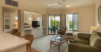 Tropic Towers Apartments - Cairns - Living room