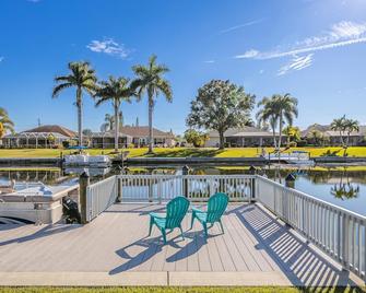 Freshwater Canal Villa with Heat Pool - Villa Homeport - Roelens Vacations - Cape Coral - Pool