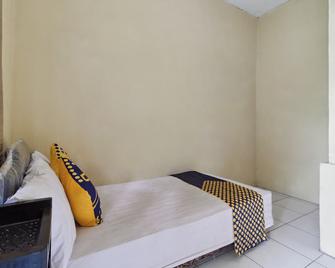 Hotel O Al Mahira Syariah - Majalengka - Bedroom