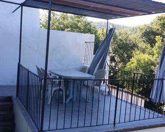 Iris On a hillside gite sleeps 4 Mas EDEN Unobstructed view - Saint-Jean-du-Gard - Balcon
