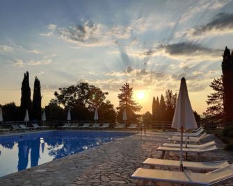 Fattoria Agriturismo Nerbona - I Casali - Pool
