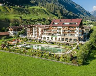Alpeiner - Nature Resort Tirol - Neustift im Stubaital - Building