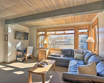 Ski Lovers Studio with Easy Pool and Hot Tub Access! - Snowmass Village - Living room
